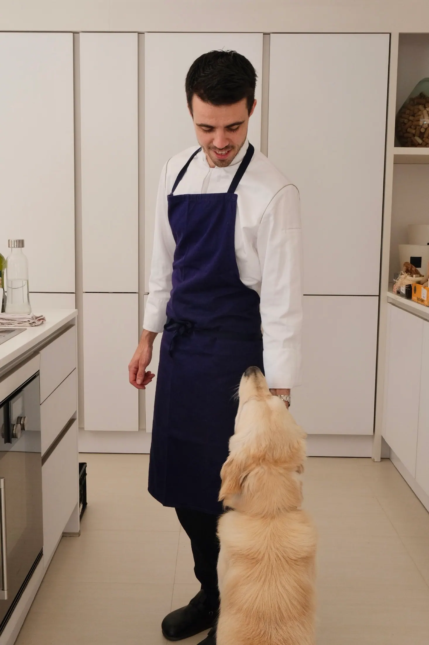 Victor TIMONE dans la cuisine d'un client